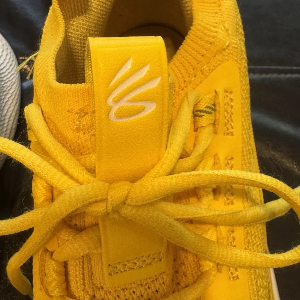 Under Armour Curry TB 8 Sneakers Men Size:12 Flow Smooth Butter Yellow